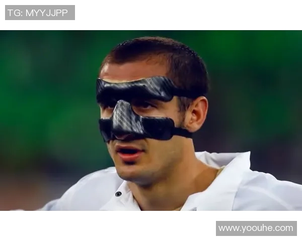 足球明星佩戴面罩的原因解析与影响探讨